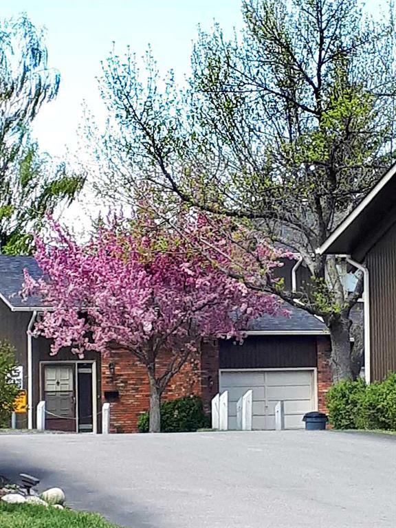 2, 10001 Brookpark Boulevard Sw, Calgary