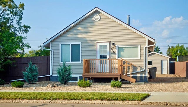 1233 6 Avenue, Wainwright