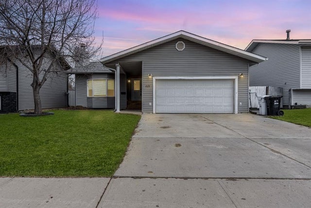 121 Cowley Bay, Fort McMurray
