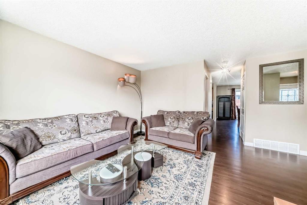 148 Pinemill Mews Northeast, Calgary – Residential Detached Listing Photo 3