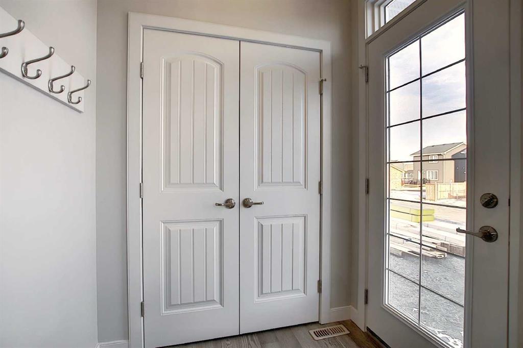 434 River Avenue, Cochrane – Residential Detached Listing Photo 3