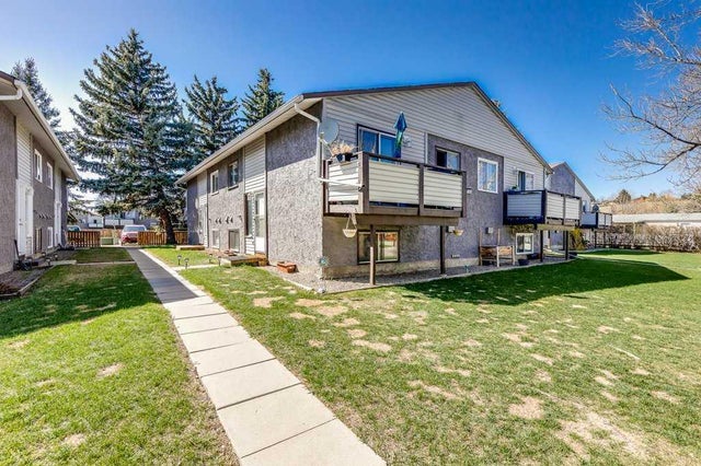Okotoks Real Estate Listing: A, 109 Stanley Avenue, Heritage Okotoks