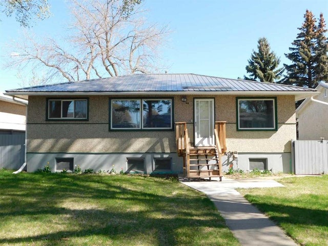 68 Spruce Avenue W, Brooks