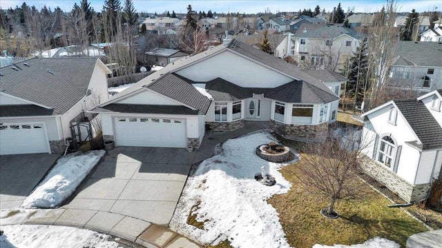 6 Wheeler Place E, Strathmore