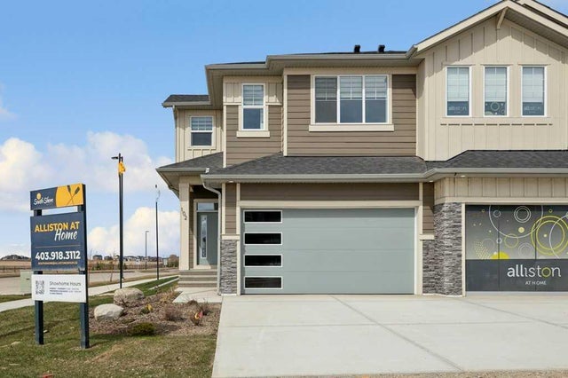 102 South Shore Court, Chestermere