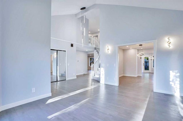 194 Woodbriar Circle Sw, Calgary