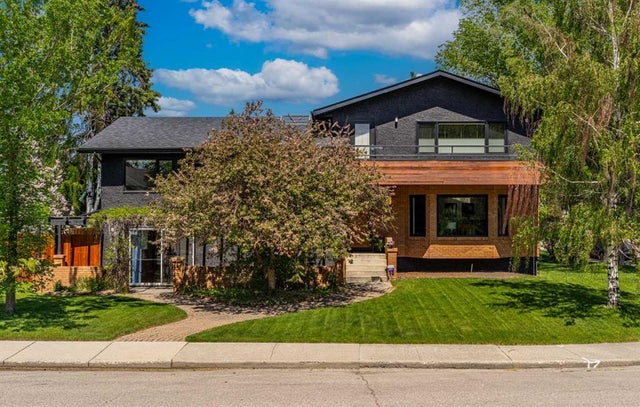 Photo for MLS®# A2223634 - home for sale at 2604 11 Avenue Northwest, St Andrews Heights, Calgary Alberta