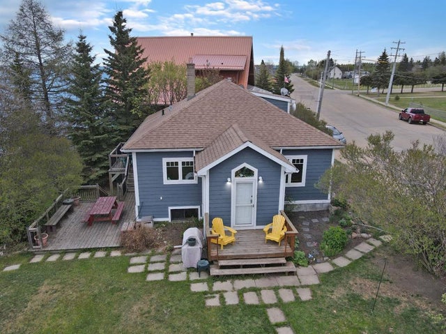 75 Peace River Avenue, Joussard