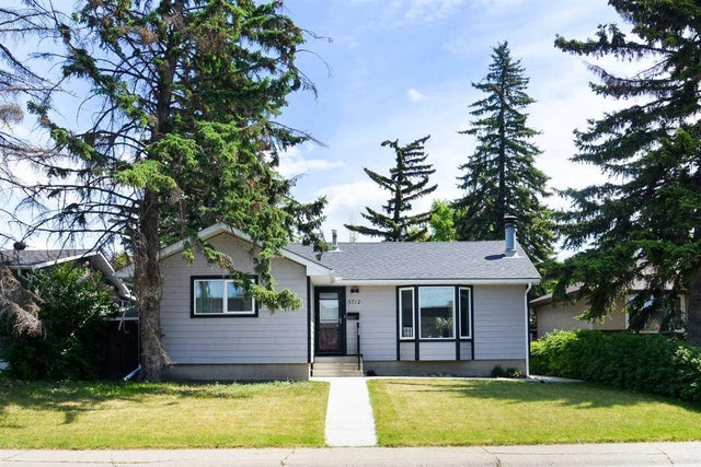 5712 Layzell Road Sw, Calgary