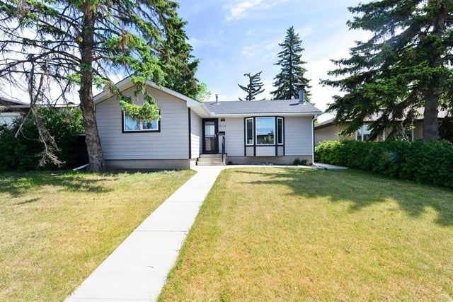 5712 Layzell Road Sw, Calgary