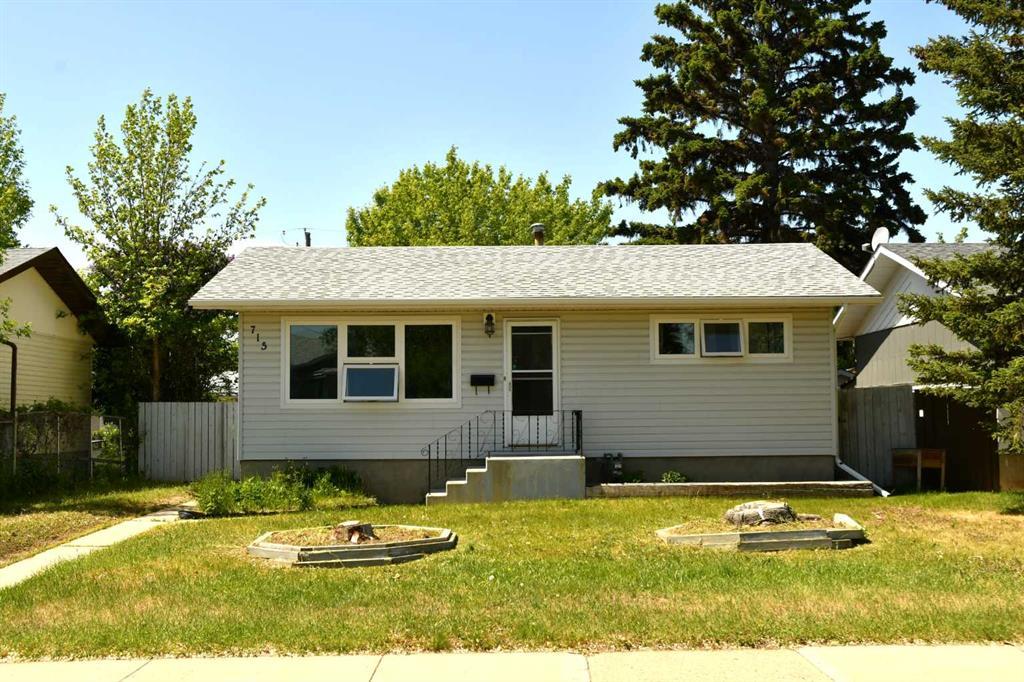 715 2 Street E, Brooks