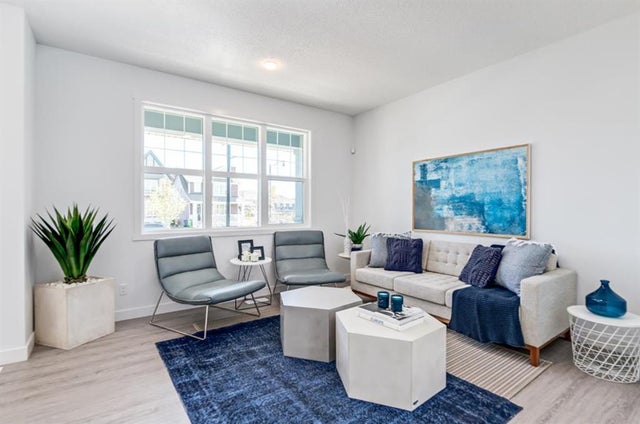 Calgary Home for Sale: Residential Listing in Lewisburg