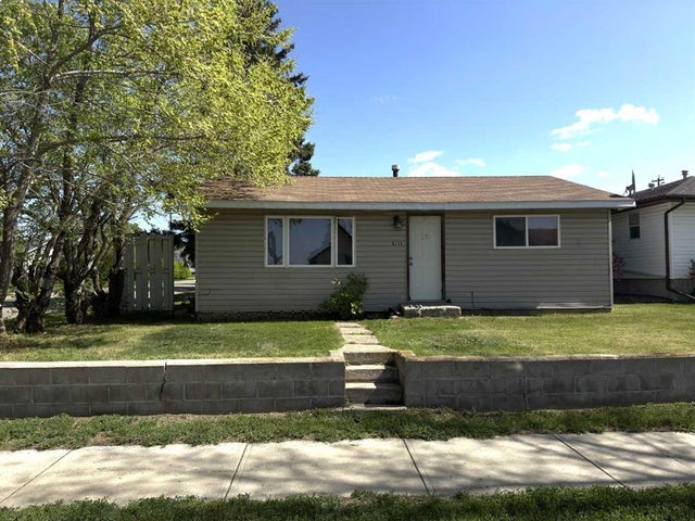 902 7 Avenue, Wainwright