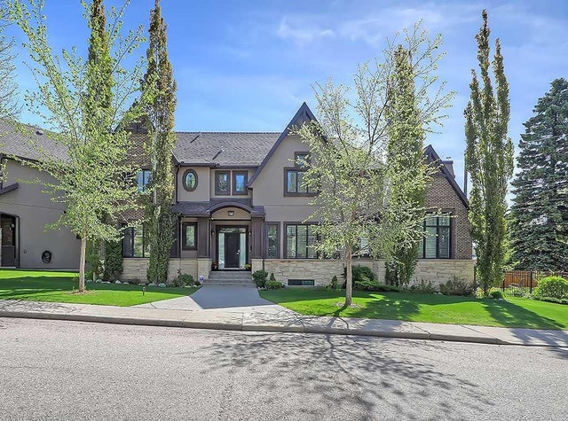 Home for Sale Located at 14 Rosetree Road Northwest, Calgary, Alberta