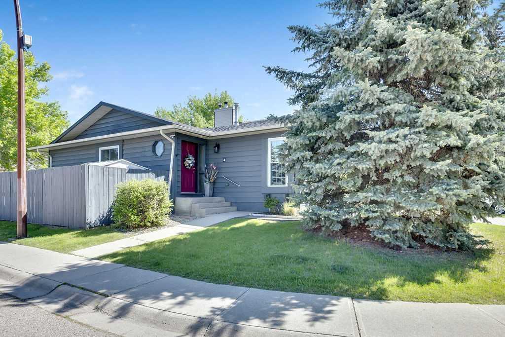 4 Sundown Green Se, Calgary
