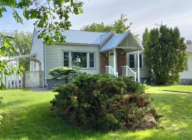 518 4 Avenue W, Brooks
