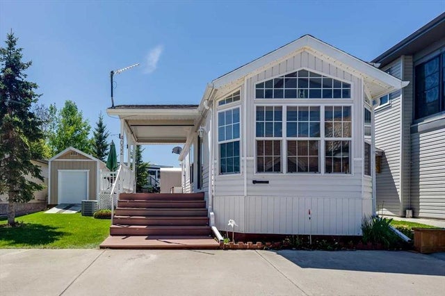 4032, 25054 South Pine Lake Road, Rural Red Deer County