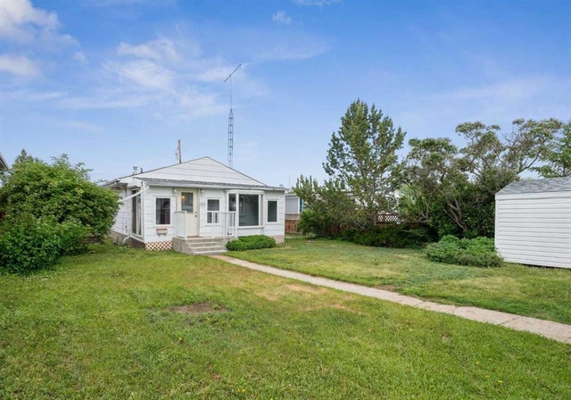 219 2 Avenue S, Champion