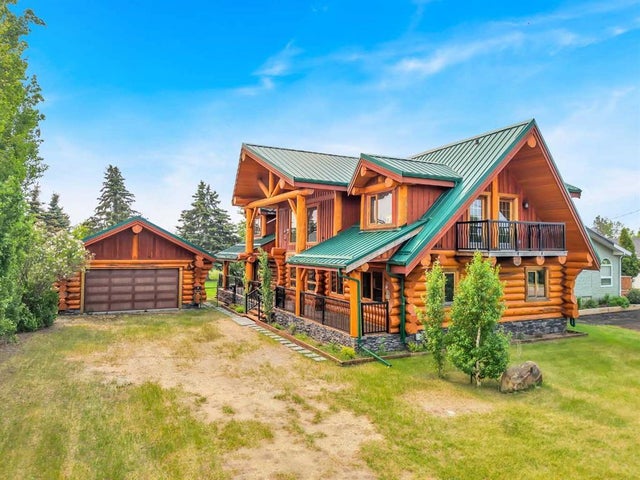 8 Oliver Avenue, Gull Lake