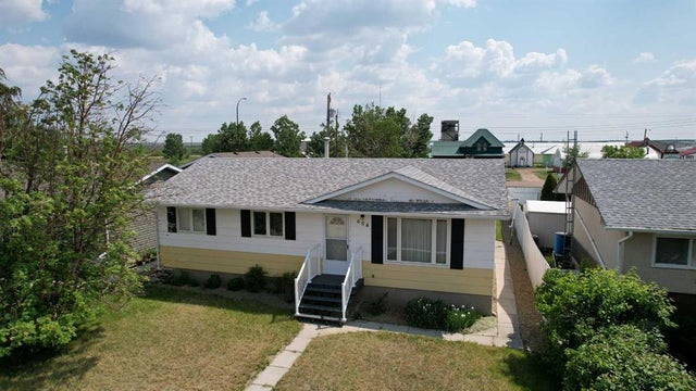 604 3 Street E, Hanna