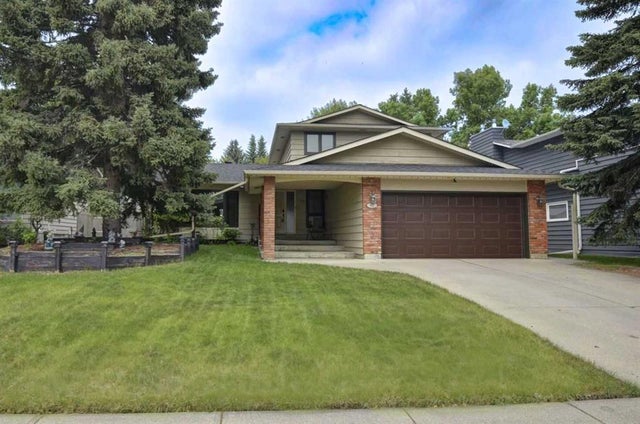 623 Lake Simcoe Close Se, Calgary