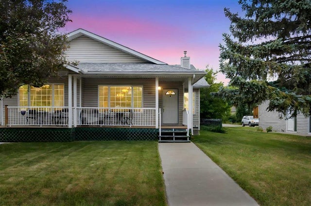 Photo for MLS®# A2229744 - home for sale at 520 Lakeside Boulevard, Strathmore Lakes Estates, Strathmore Alberta