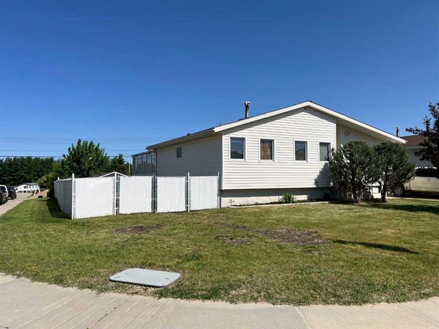 500 8 Street, Fox Creek