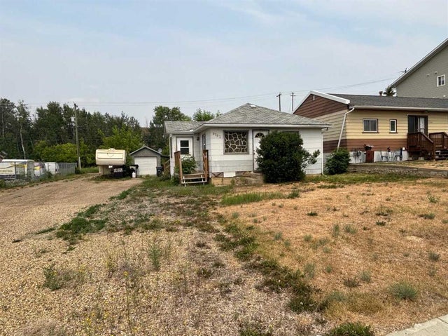 9702 94 Avenue, Peace River