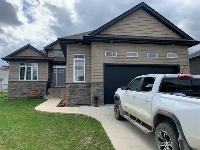 805 7 Avenue, Fox Creek