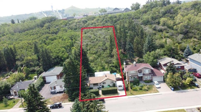 8123 33 Avenue Nw, Calgary