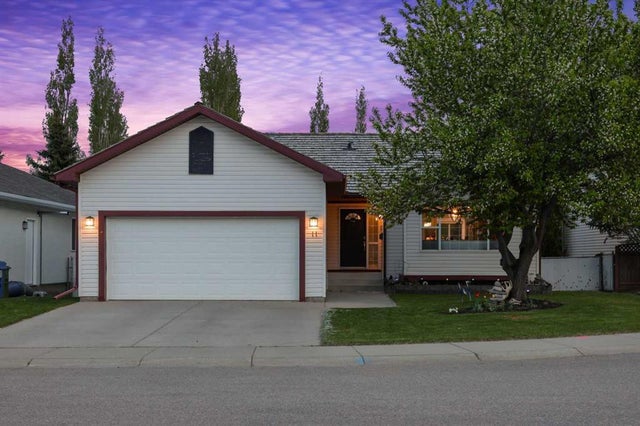 Strathmore Real Estate Listing: 11 Strathmore Lakes Crescent, Strathmore Lakes Estates