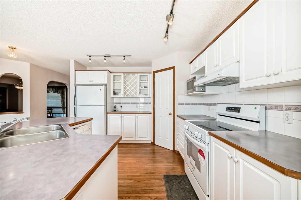 42 Sierra Nevada Green Southwest, Calgary – Residential Detached Listing Photo 9