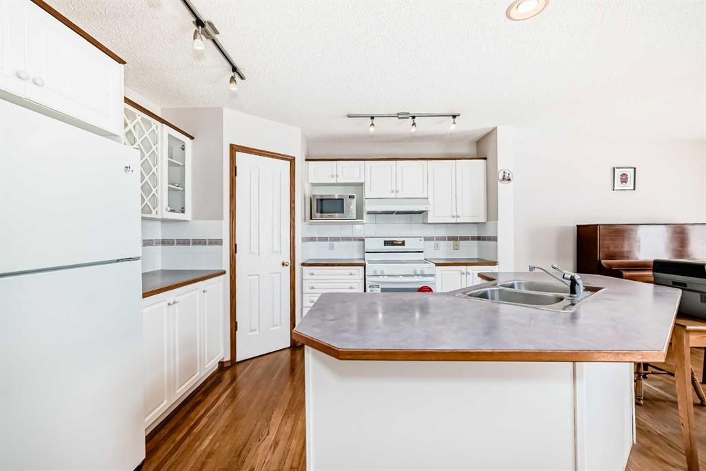 42 Sierra Nevada Green Southwest, Calgary – Residential Detached Listing Photo 4