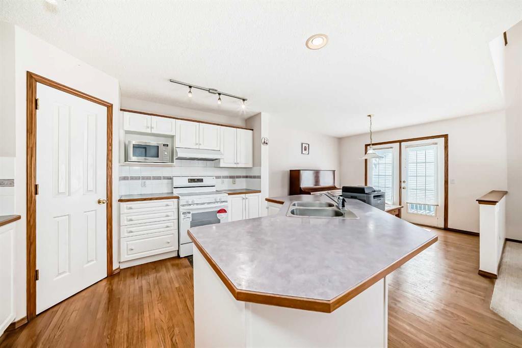 42 Sierra Nevada Green Southwest, Calgary – Residential Detached Listing Photo 5