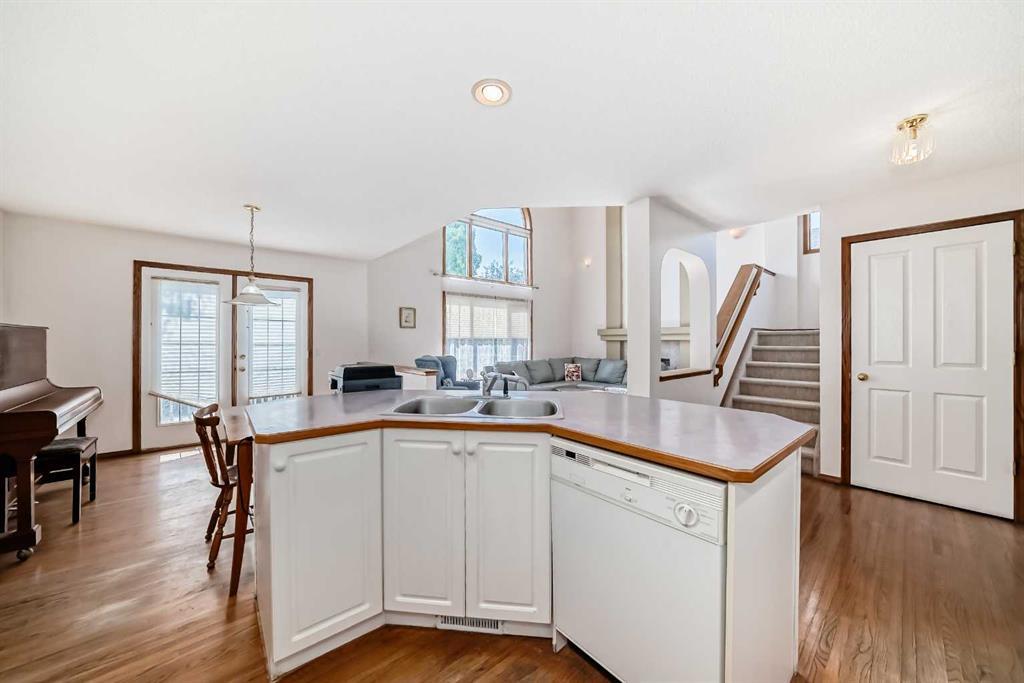 42 Sierra Nevada Green Southwest, Calgary – Residential Detached Listing Photo 6