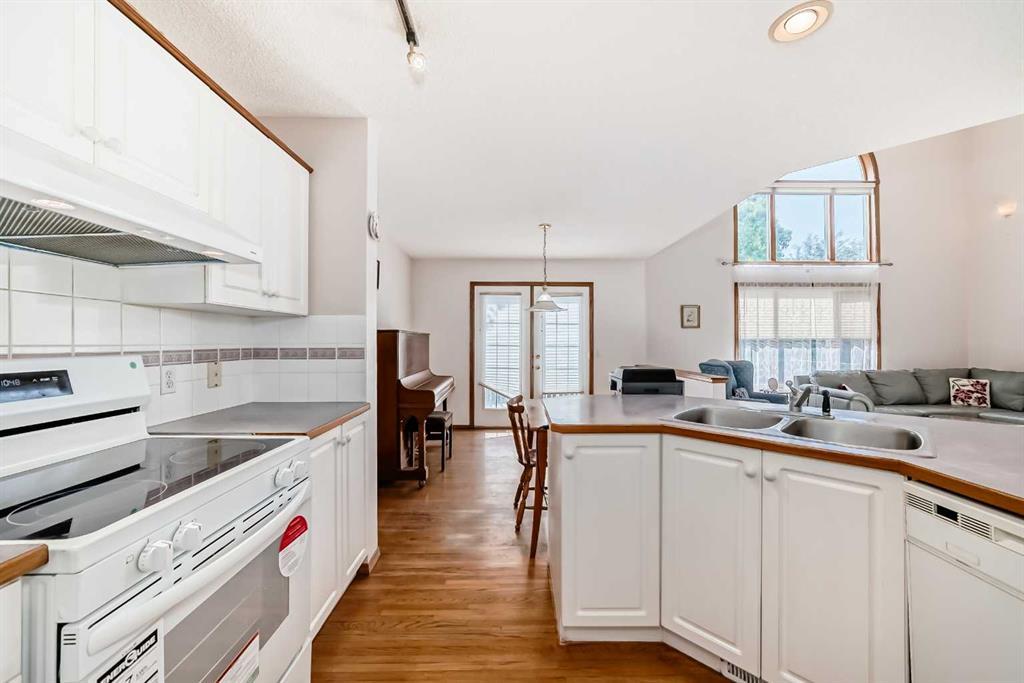 42 Sierra Nevada Green Southwest, Calgary – Residential Detached Listing Photo 7