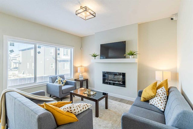 8 Waterford Manor, Chestermere