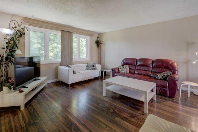 252 Rundleview Drive Ne, Calgary