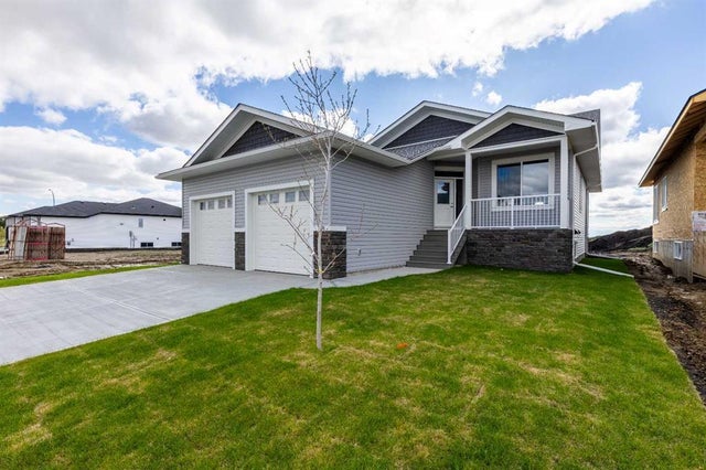 3438 Victory Way, Olds