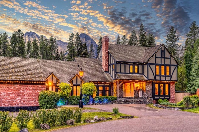 5 Woodside Lane, Canmore