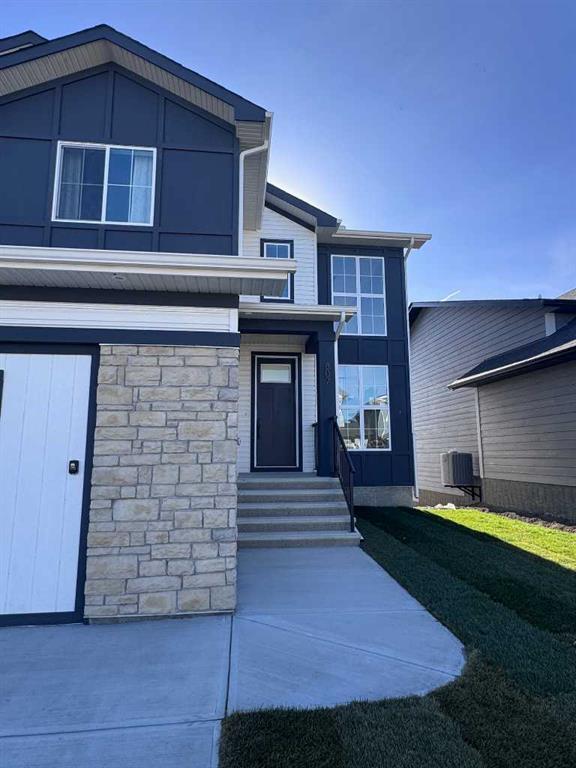 807 Lakewood Circle, Strathmore