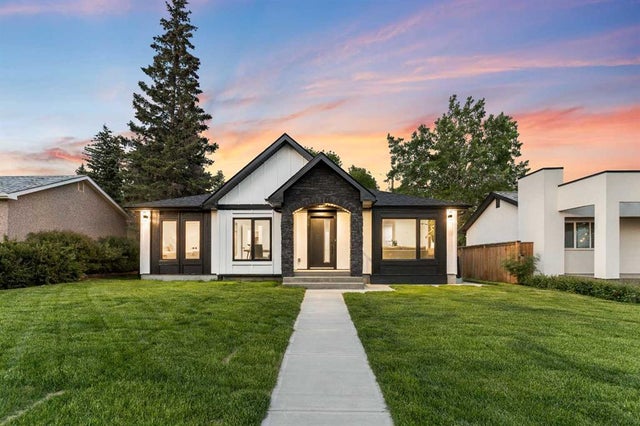 Photo for MLS®# A2233635 - home for sale at 4940 45th Street Southwest, Glamorgan, Calgary Alberta