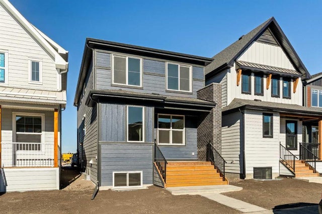 82 Royston Park Nw, Calgary
