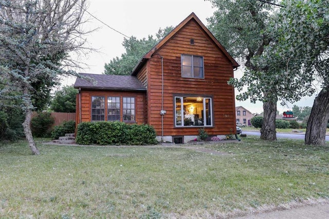 108 3 Street, Warner