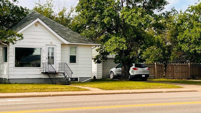 111 7th Avenue W, Bow Island