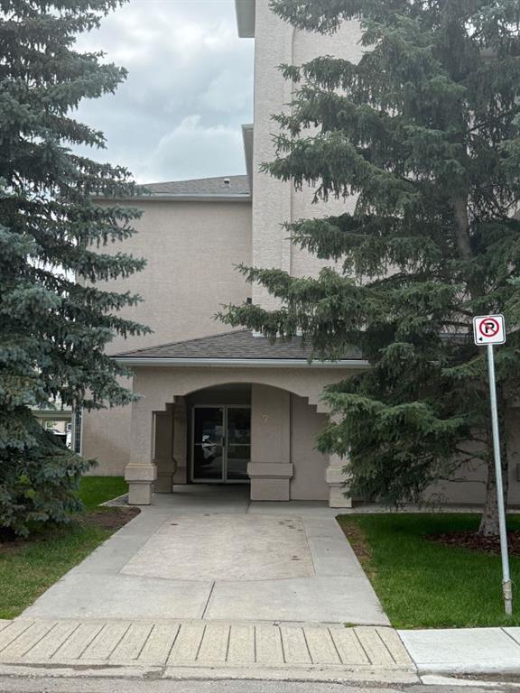 Okotoks Home for Sale: Residential Listing in Heritage Okotoks