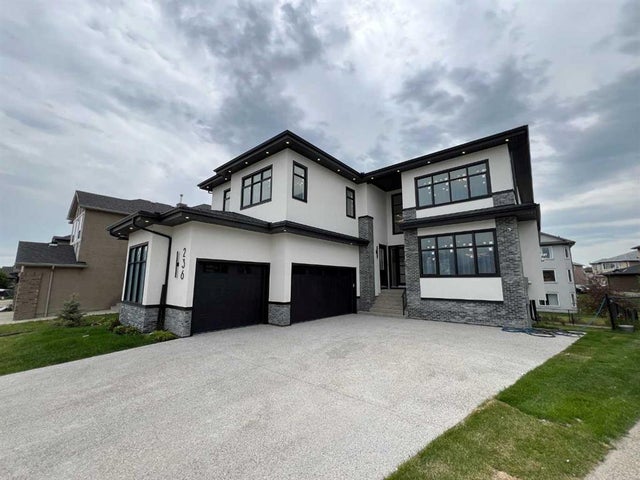 236 East Lakeview Place, Chestermere