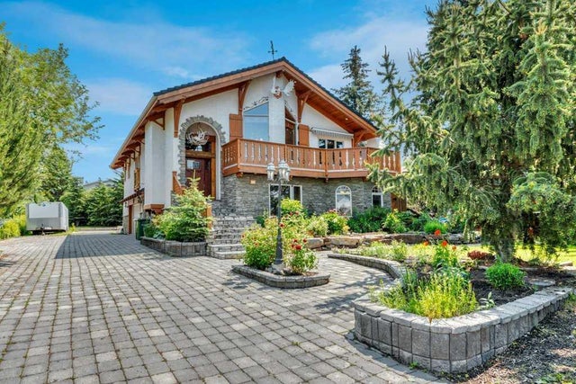 764 East Chestermere Drive, Chestermere