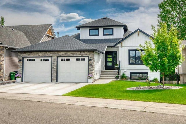 1181 Hillcrest Manor Estates, Strathmore