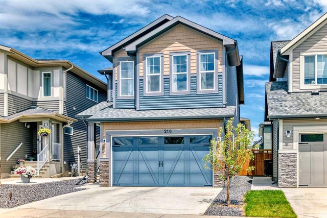 210 Heartland Avenue, Cochrane